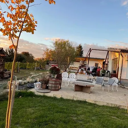 Nyulaszo Vendeghaz Es Galeria Case de vacanță