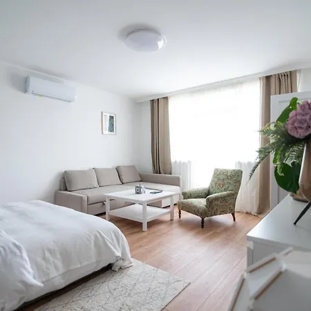 Nyulaszo Vendeghaz Es Galeria Case de vacanță *